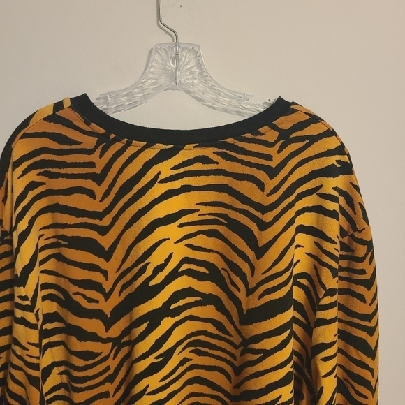 ASOS Design | Women's All Over Animal Zebra Printed Sweatshirt (US Size 24) - Picture 9 of 13
